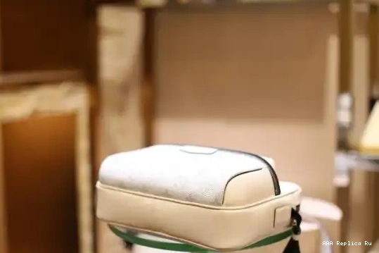AAA Replica Ru Louis Messenger Vuitton 0624
